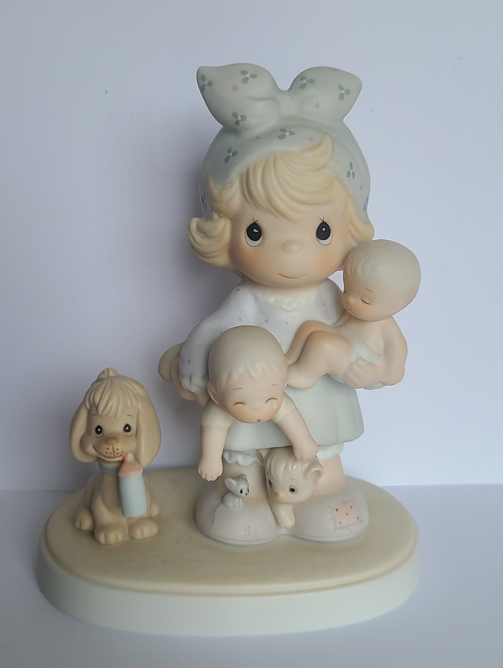 Vintage Precious Moments Mom Baby 100137 Collectible Porcelain Figurine